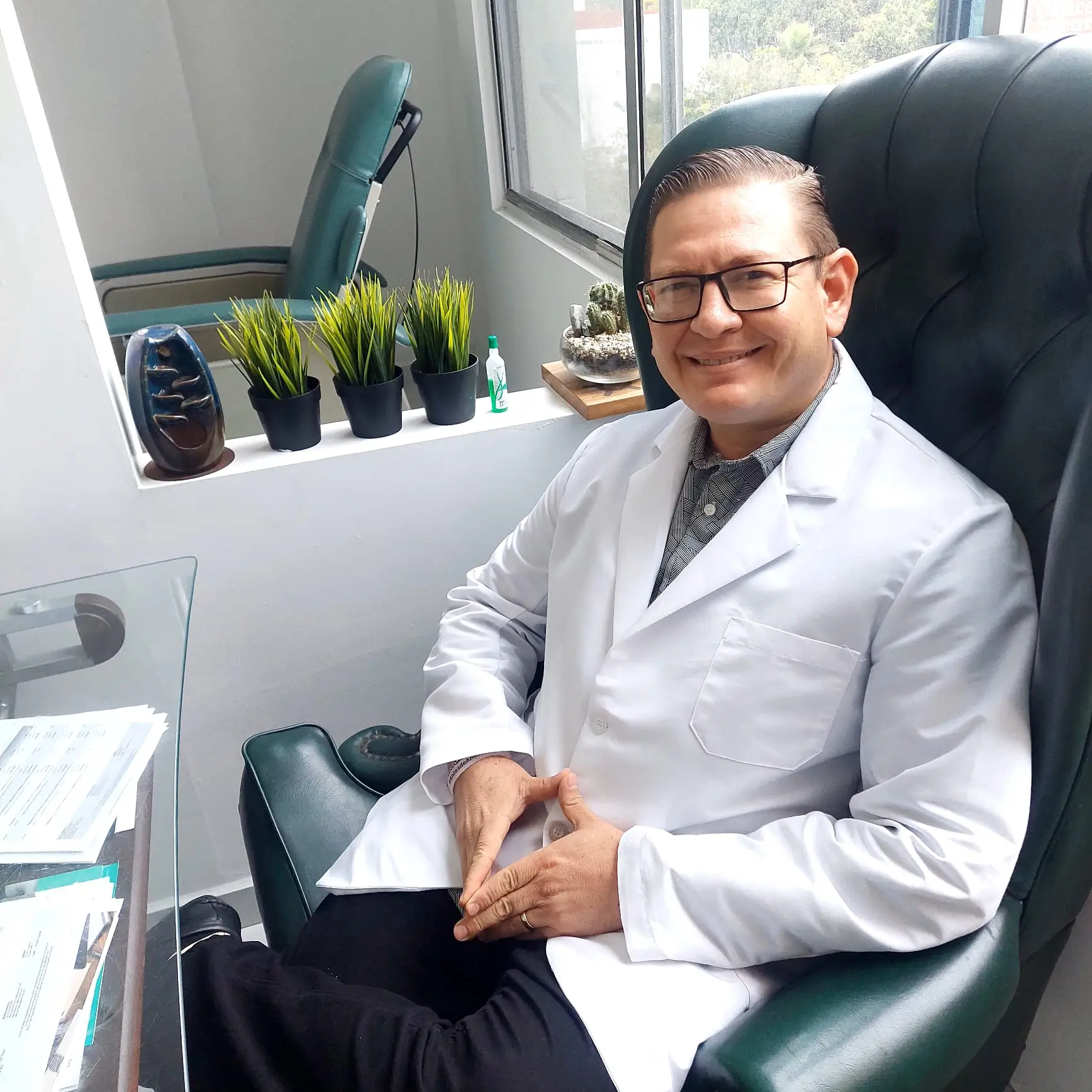 Dr. Alan Martinez, implant dentistry and full-mouth rehabilitation specialist in Tijuana, Mexico.