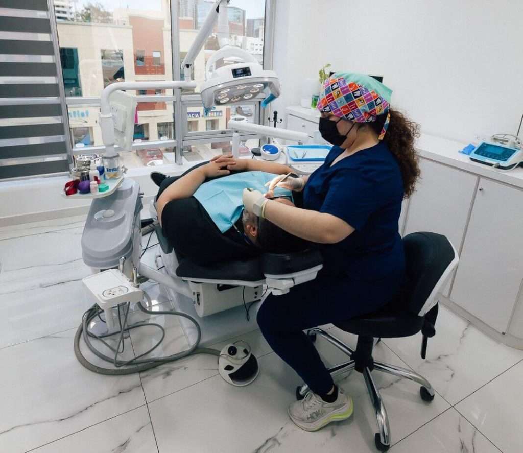 Dra. Evelyn Tirado providing dental treatment to a patient at Dr. Mexico Dental Group in Tijuana, Mexico